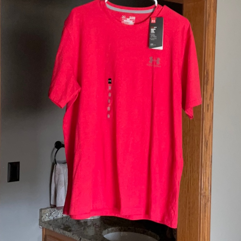 Men’s Under Armour T- Shirt